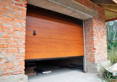 Holt's Reliable Garage Doors